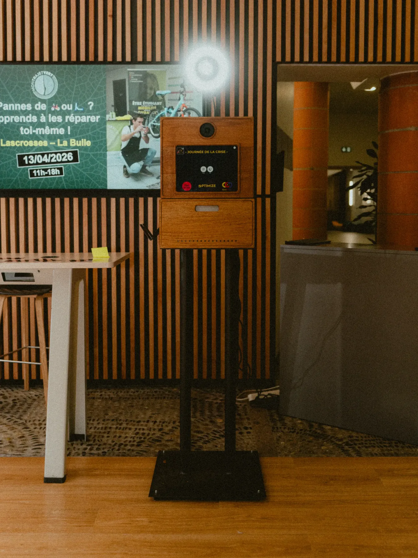 Borne photo Koadbooth et écran aux couleurs de l'entreprise