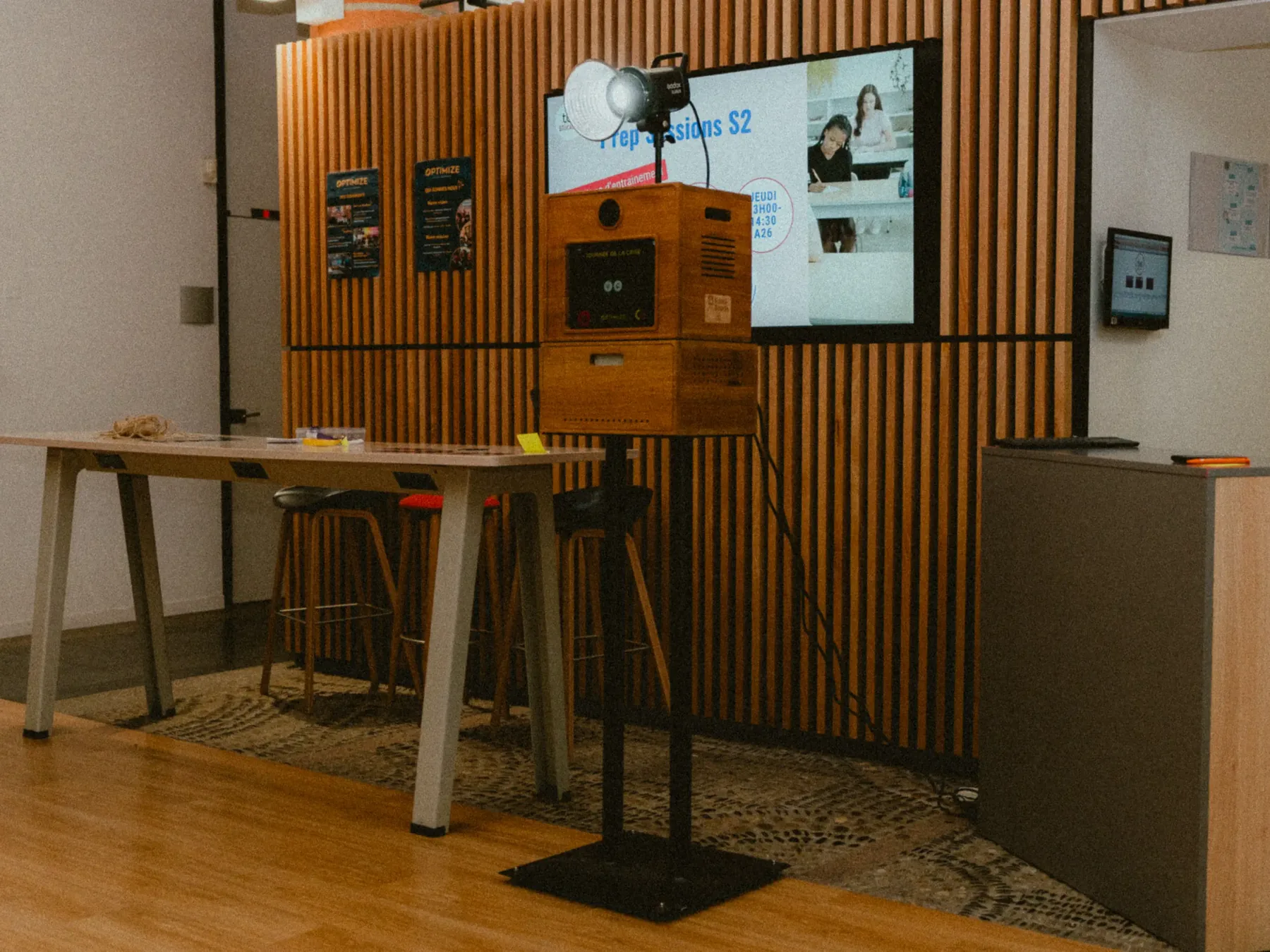 Photobooth Koadbooth installé dans l'espace d'accueil d'une entreprise